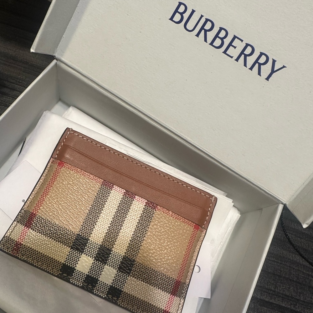 Burberry Card Holder Wallet (AUTHENTIC)